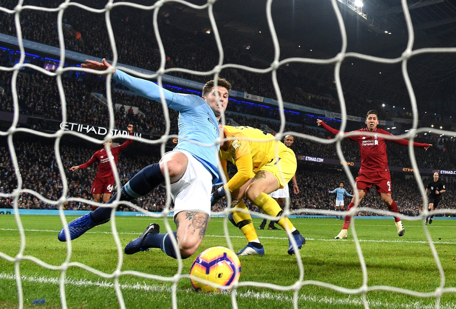 Τρελάθηκε ο Στόουνς με την απομάκρυνσή του πάνω στη γραμμή (vid)