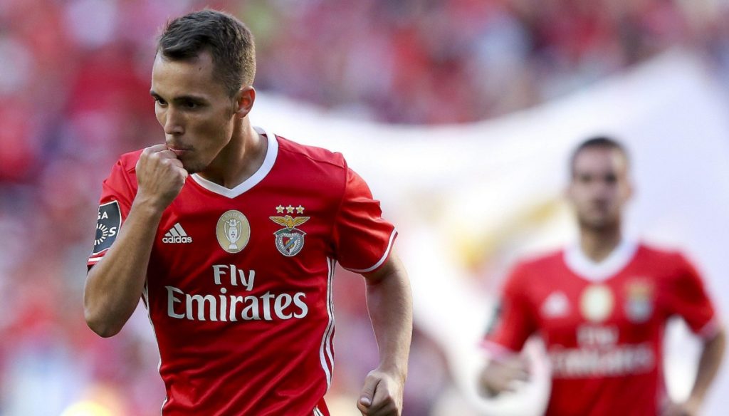 Η μισή Αγγλία στα… πόδια του Γκριμάλντο