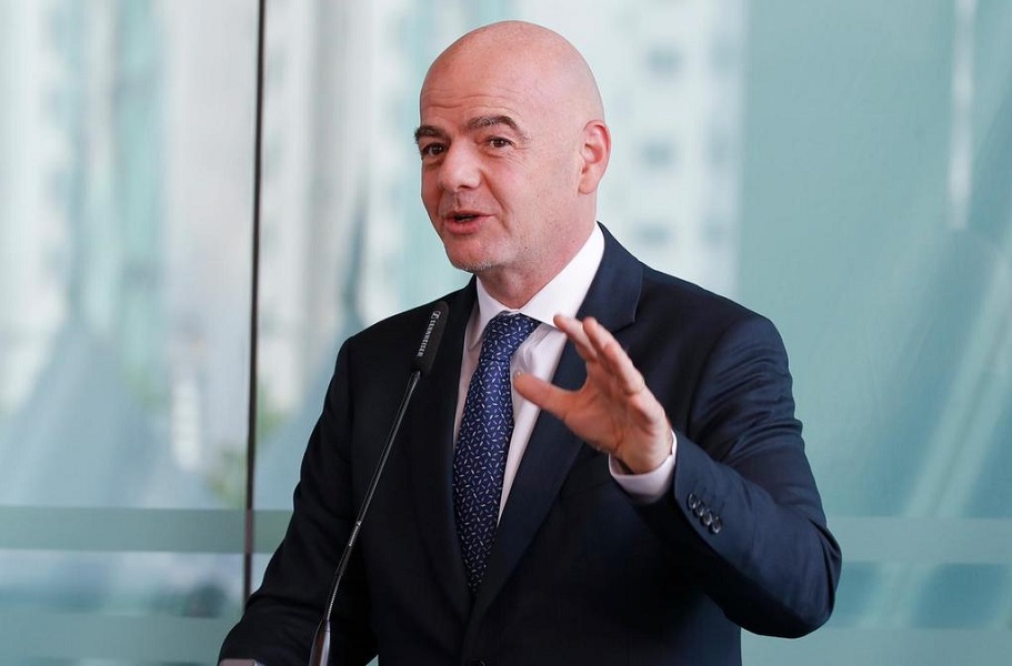 «Παίζει» μόνος του για την προεδρία της FIFA ο Ινφαντίνο