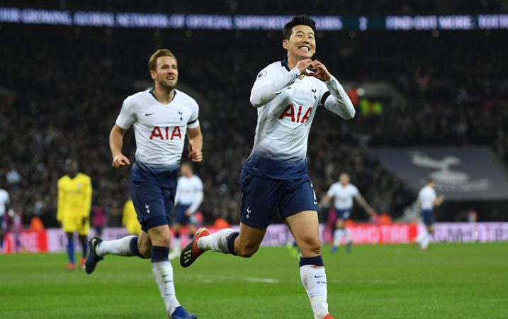 Λιωμένος… Σον κολλάει στο χέρι! (vid)