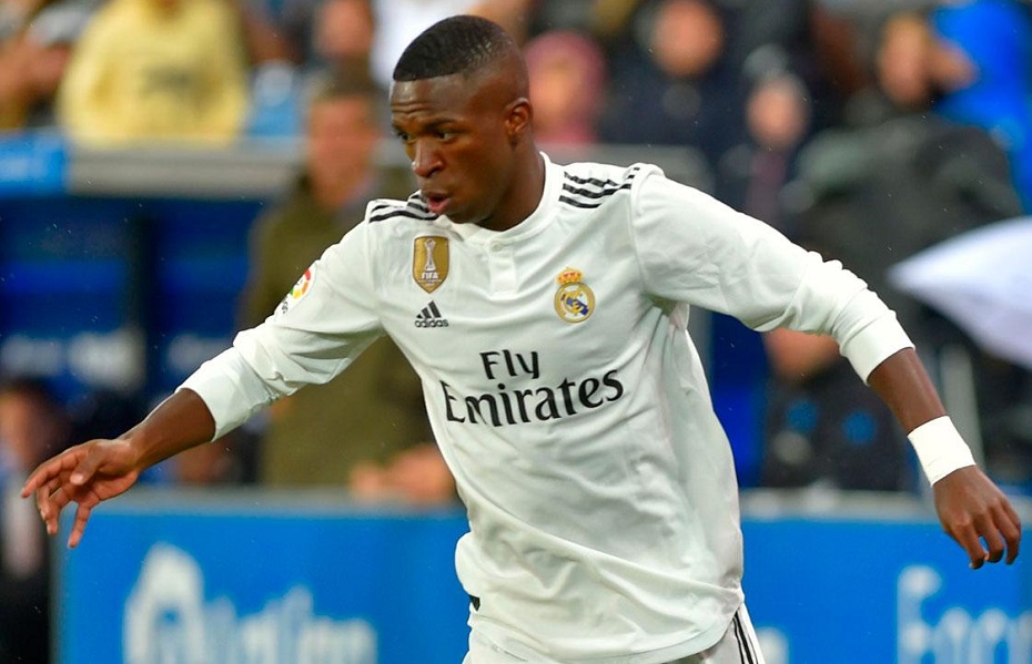 O Βινίσιους «χαζεύει» τους αμυντικούς (vid)