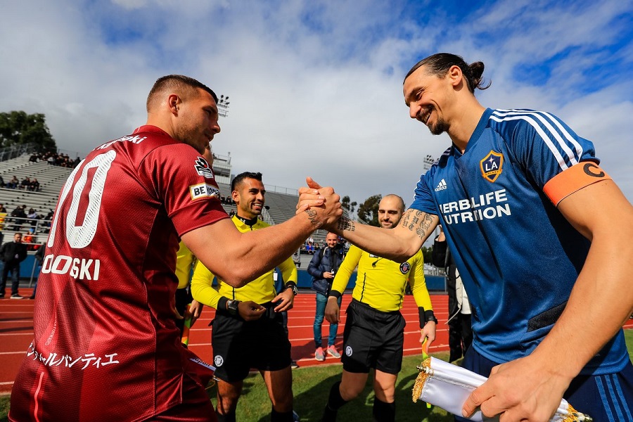 Όταν ο Ζλάταν συνάντησε τους Ινιέστα, Βίγια και Ποντόλσκι (pics)