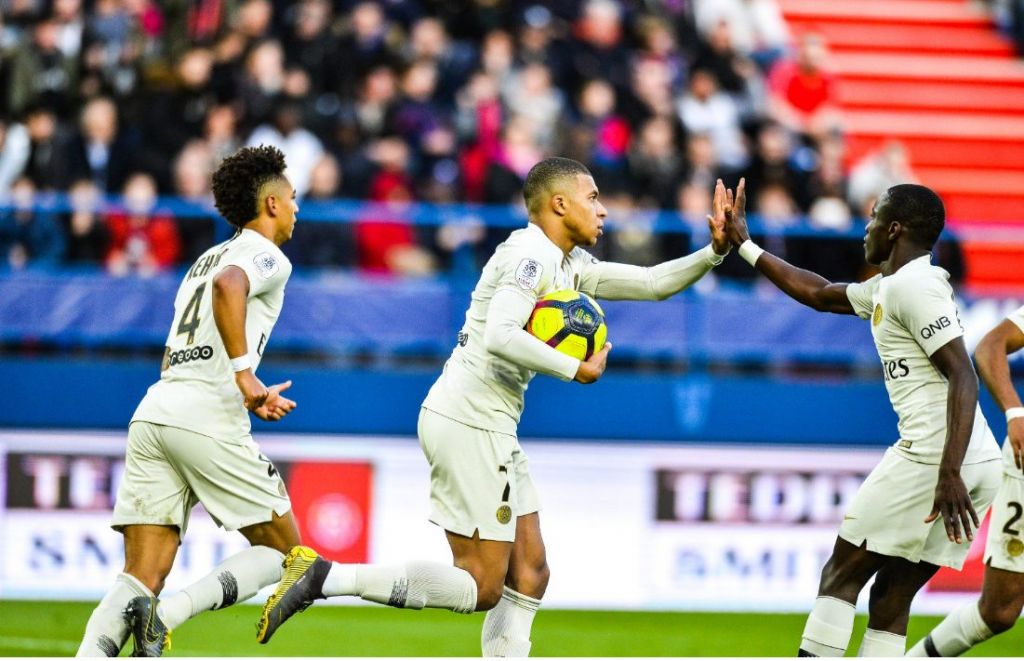 Επική “βουτιά” από τον Μπαπέ! (vid)