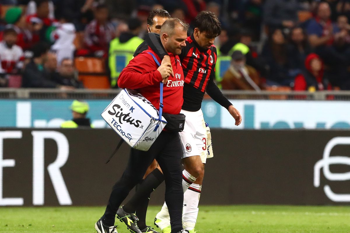 Με πατερίτσες έφυγε από το Σαν Σίρο ο Πακετά (vid)