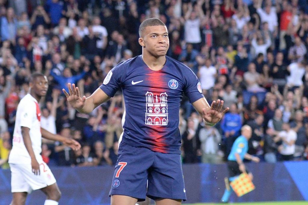 Μπαπέ, το Παρίσι σου υποκλίνεται (vid)