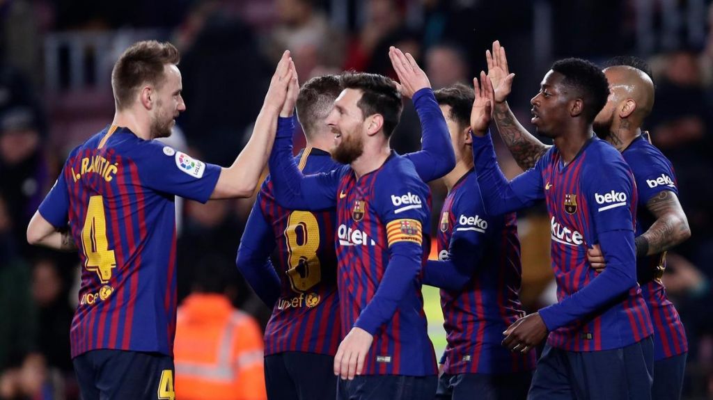 «Σφήνα» στους δύο θρύλους της Μπαρτσελόνα ο Μέσι