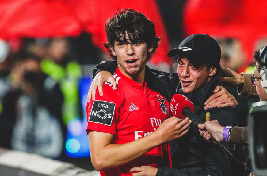 Πανηγύρισε παρέα με τον 16χρονο αδερφό του ο Φέλιξ! (vid)