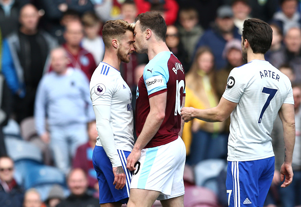 Τον φίλησε και πήρε… κίτρινη (pic)