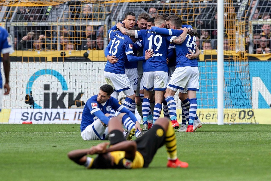 Σάλκε: Μ-Υ-Θ-Ι-Κ-Ο τρολάρισμα στην Ντόρτμουντ! (vid)