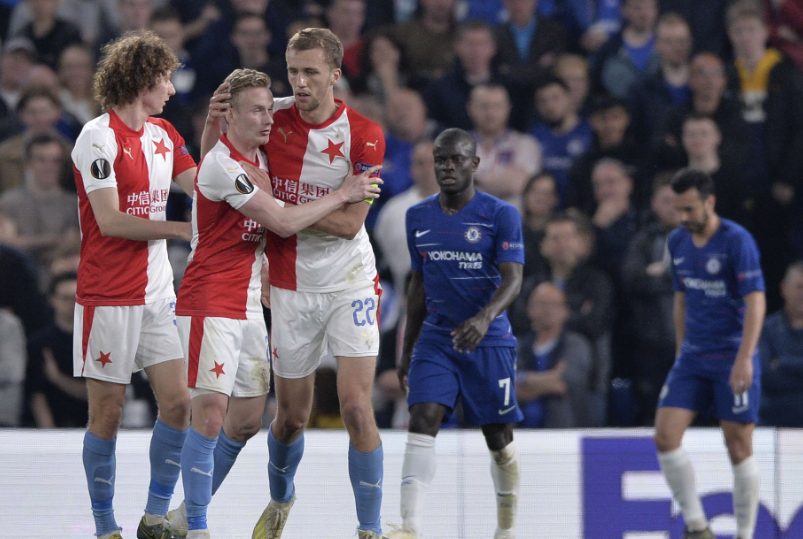 Αυτός ο τύπος κάνει… πλάκα μέσα στο “σπίτι” της Τσέλσι! (vids)