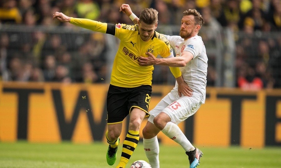 Πάλι καλά δεν έπαθε καμιά…φορτούνα η Ντόρτμουντ (vid)