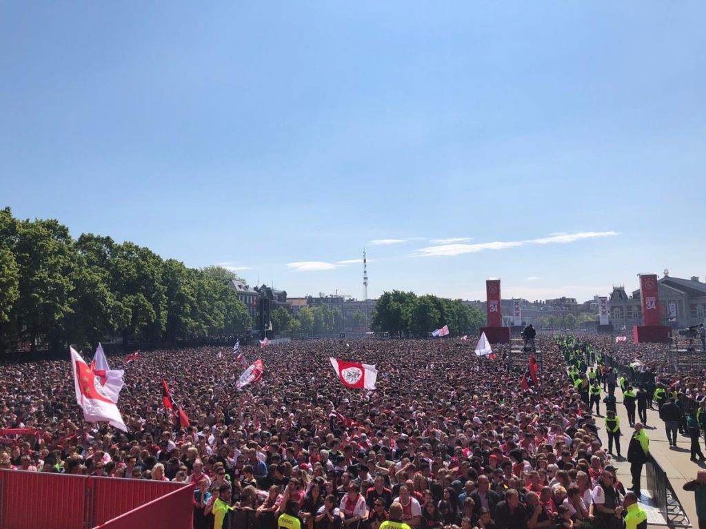 Τρομερή φιέστα από τον Άγιαξ με… 100.000 φιλάθλους του! (vid, pics)