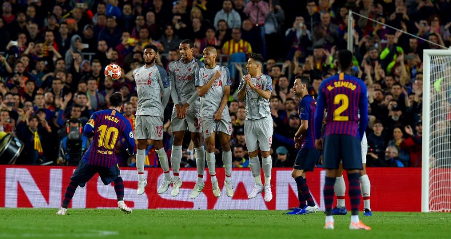 Κάνει… πλάκα στον Κριστιάνο ο Μέσι στα φάουλ! (photos)