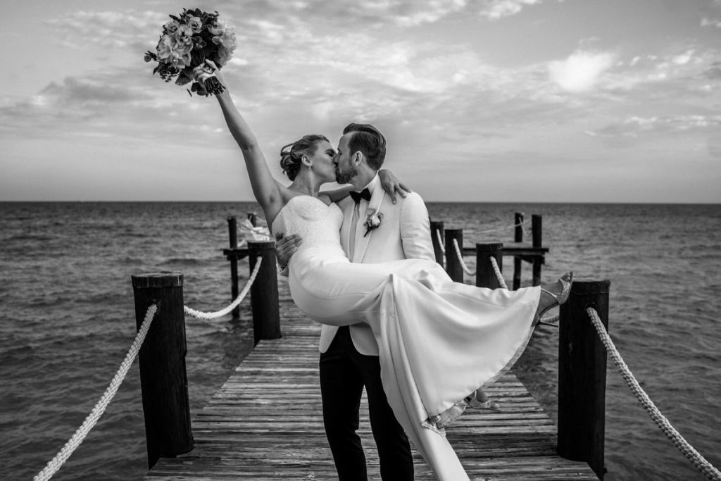 Από το σχολείο στα σκαλιά της εκκλησίας ο Κέιν (pic)