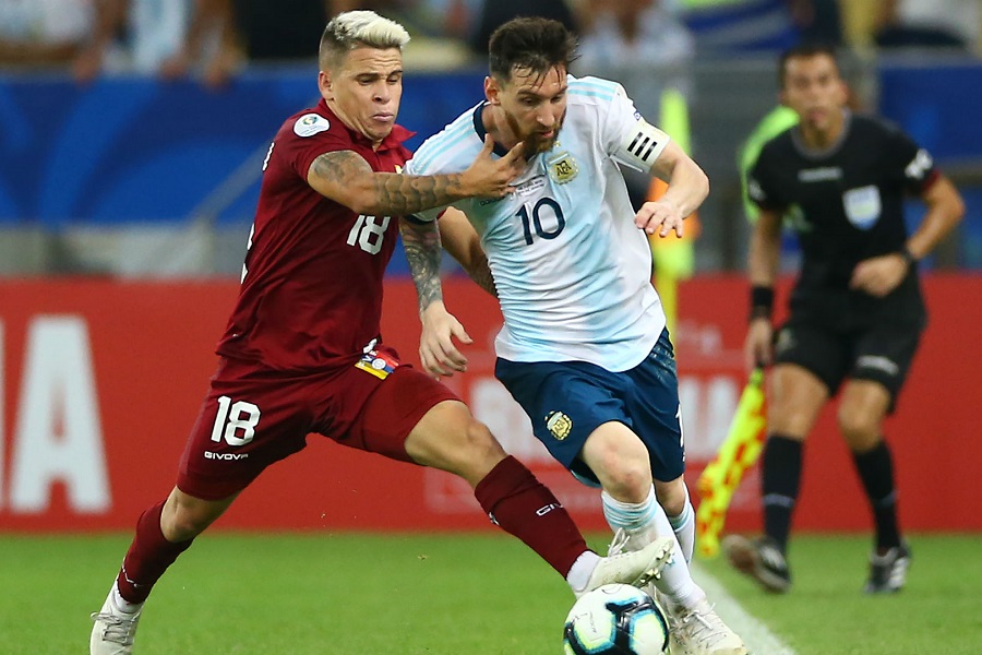 Μέσι: “Τα γήπεδα στη Βραζιλία είναι χάλια” (pic)