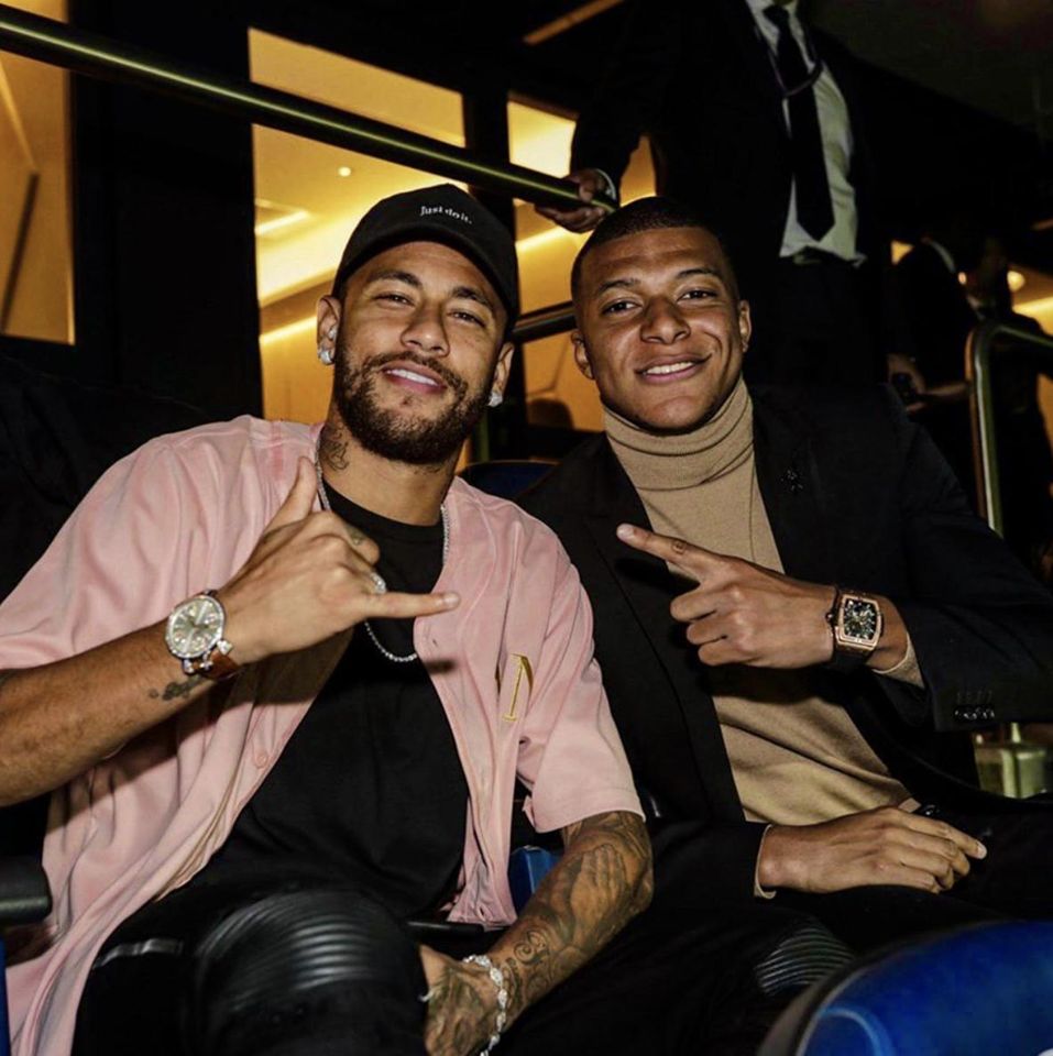 Νεϊμάρ και Εμπαπέ ποζάρουν για νίκη της ομάδας τους!