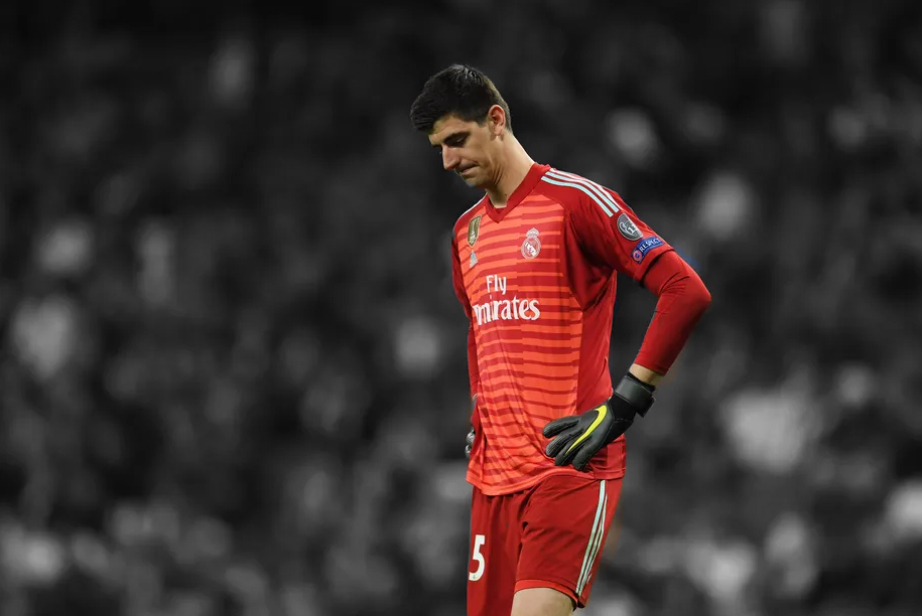 Τιμπό Κουρτουά: Η καθίζηση, το βάρος και τα ερωτηματικά