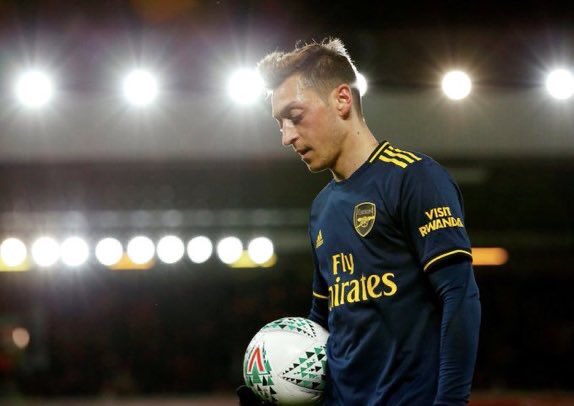 Οζίλ: “Σκληρό να χάνεις στα πέναλτι”