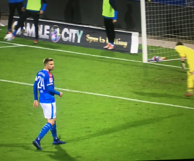 Ο πιο ΤΡΕΛΟΣ λόγος που δόθηκε ποτέ πέναλτι! (vid)