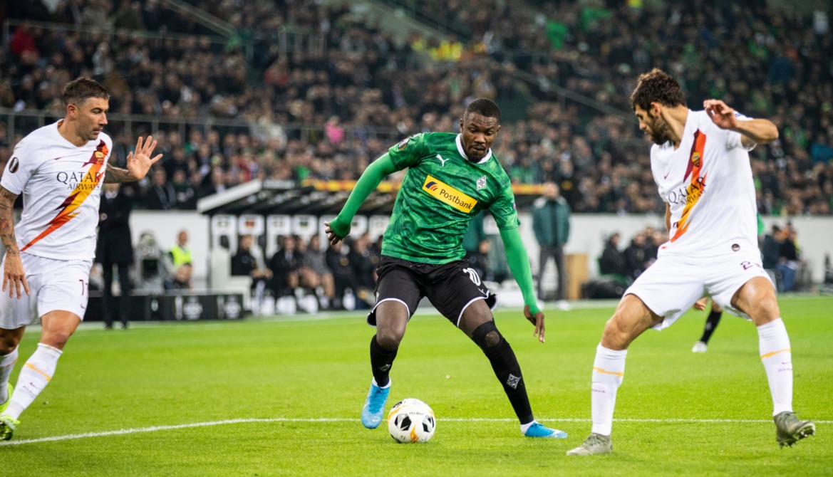 Έκλεψε τη νίκη και πάει για την πρόκριση η Γκλάντμπαχ!