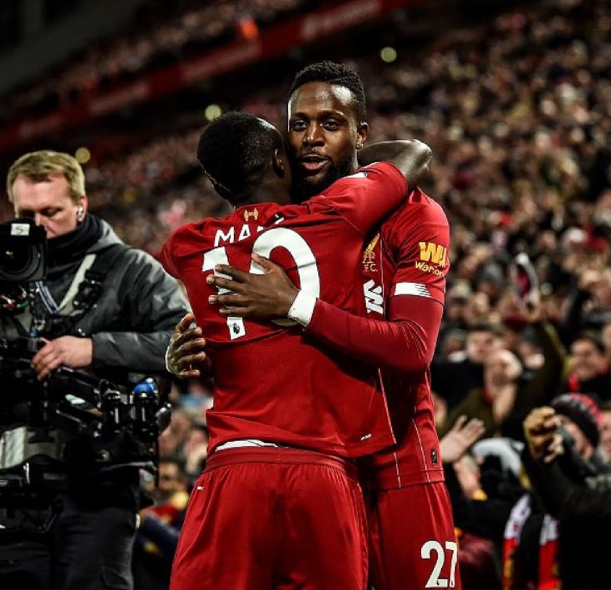 Δεν χάνει τον τίτλο η Λίβερπουλ, σαν σίφουνας απέναντι στην Έβερτον! (vid)