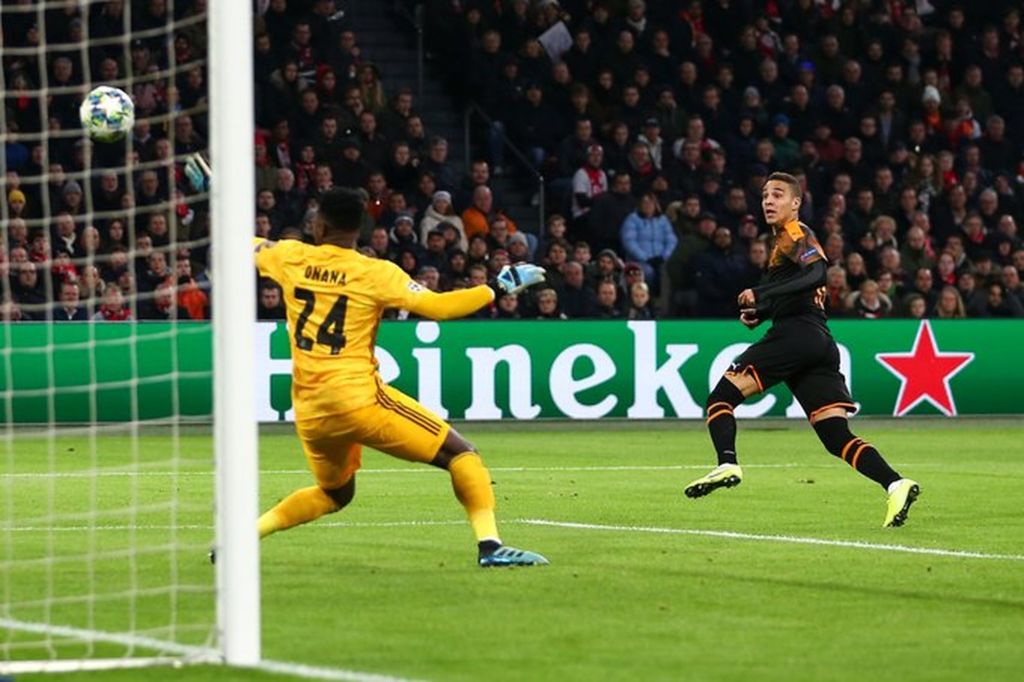 Η Βαλένθια πέταξε εκτός τον Άγιαξ μέσα στο σπίτι του!(vid)