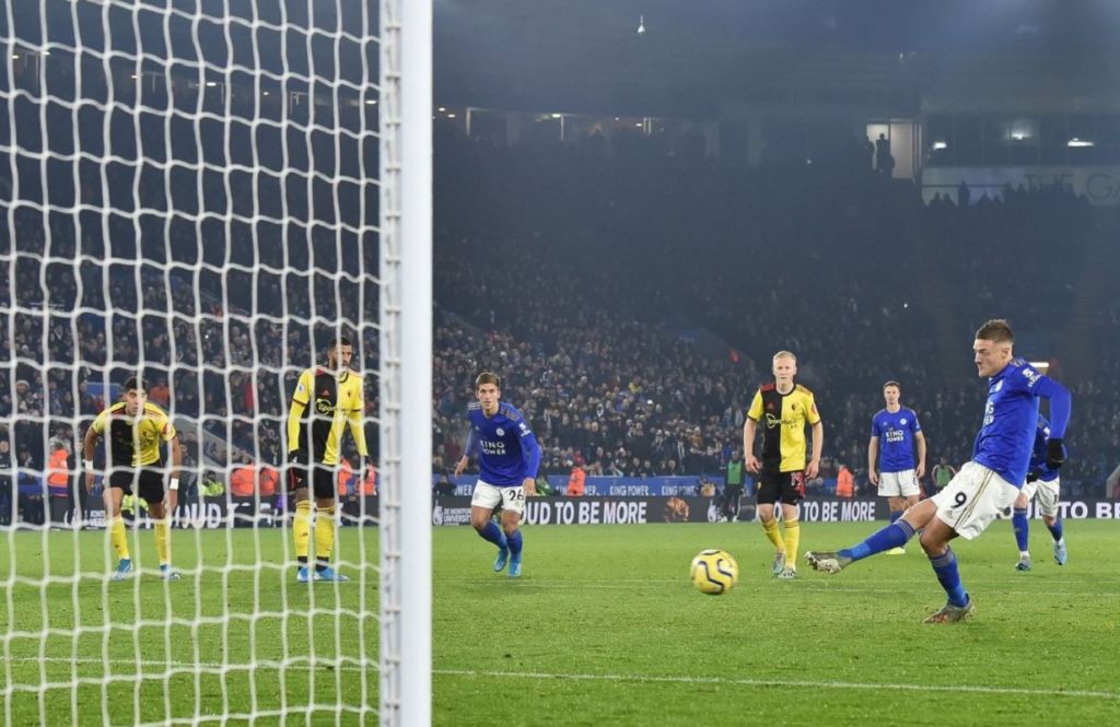 Σκόρερ για τη Λέστερ από το σημείο του πέναλτι ο Βάρντι (vid)