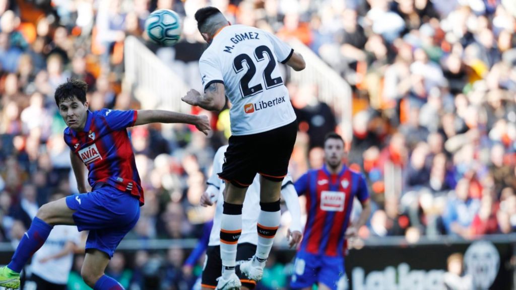 Με το δεξί…και οι Νυχτερίδες