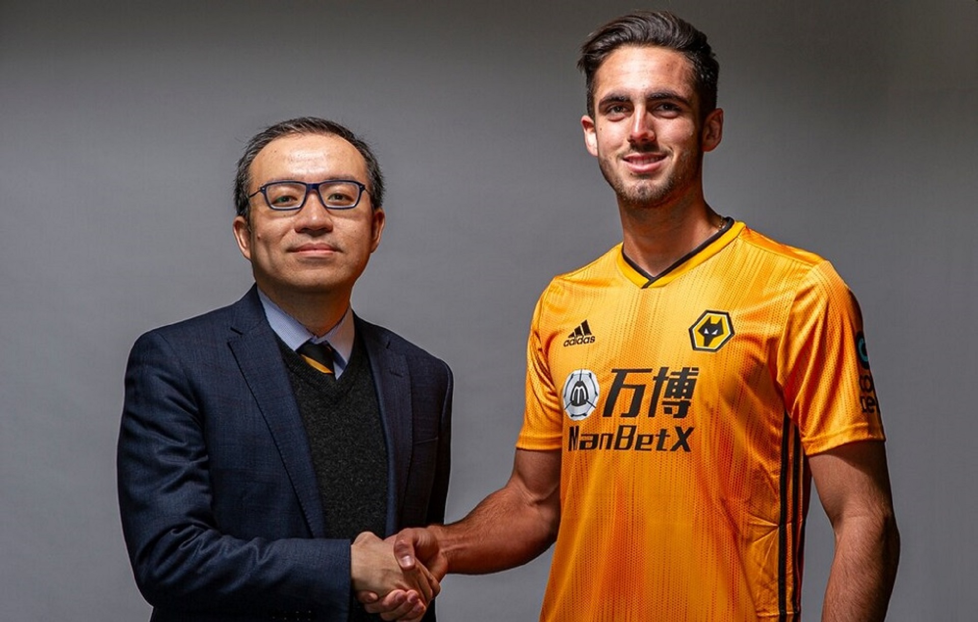 Στη Γουλβς και επίσημα ο Καμπάνια! (vid)