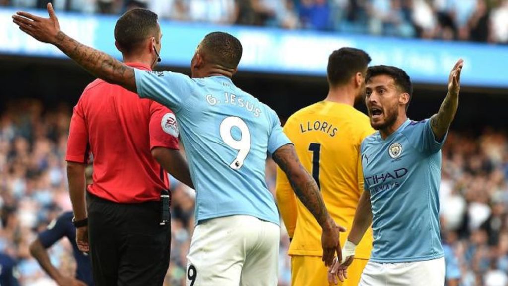 Αίτηση προπονητών της Πρέμιερ για αλλαγή του κανόνα παράβασης με το χέρι