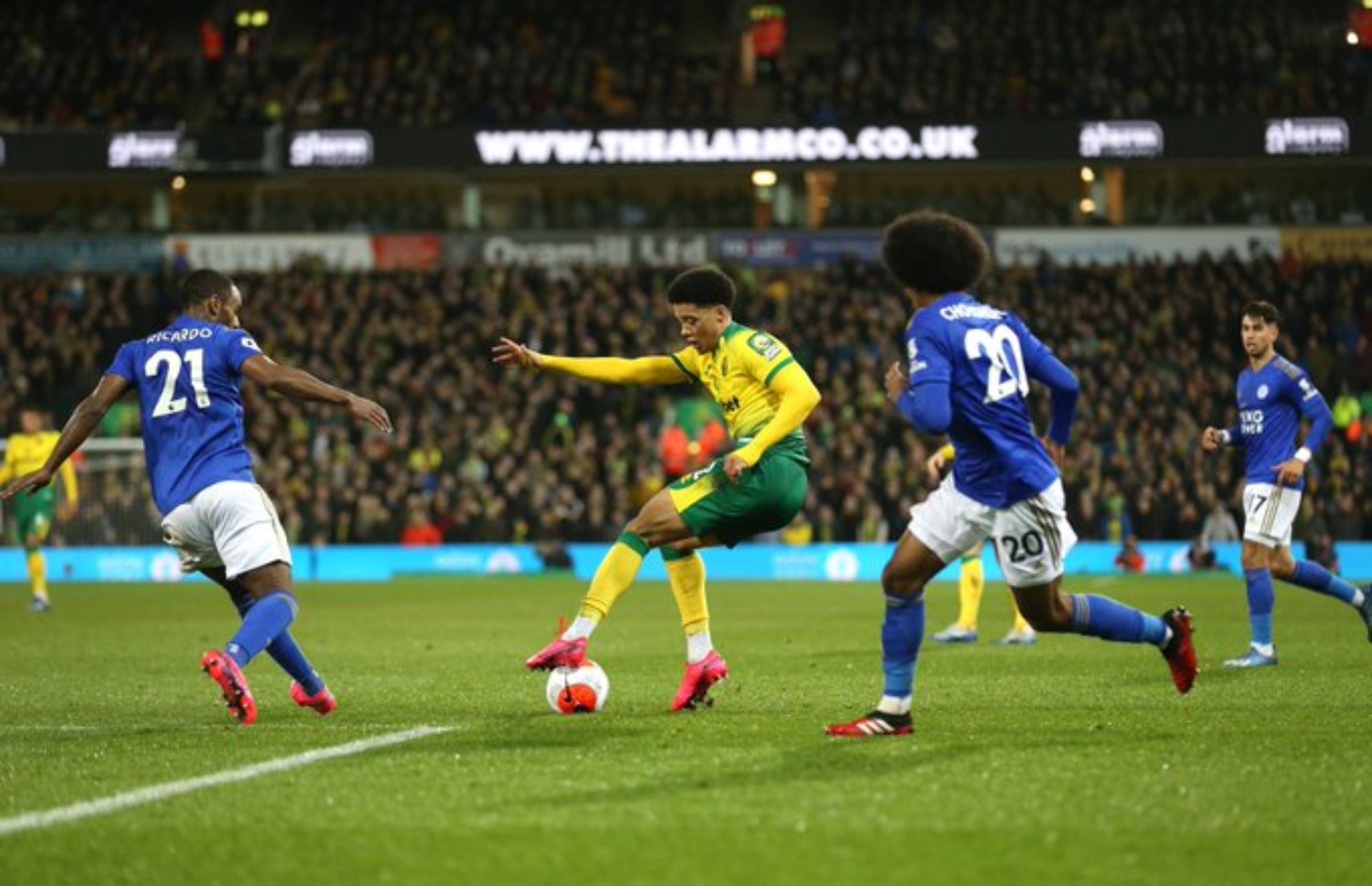 Έκανε την έκπληξη η Νόριτς κόντρα στην Λέστερ (vid)