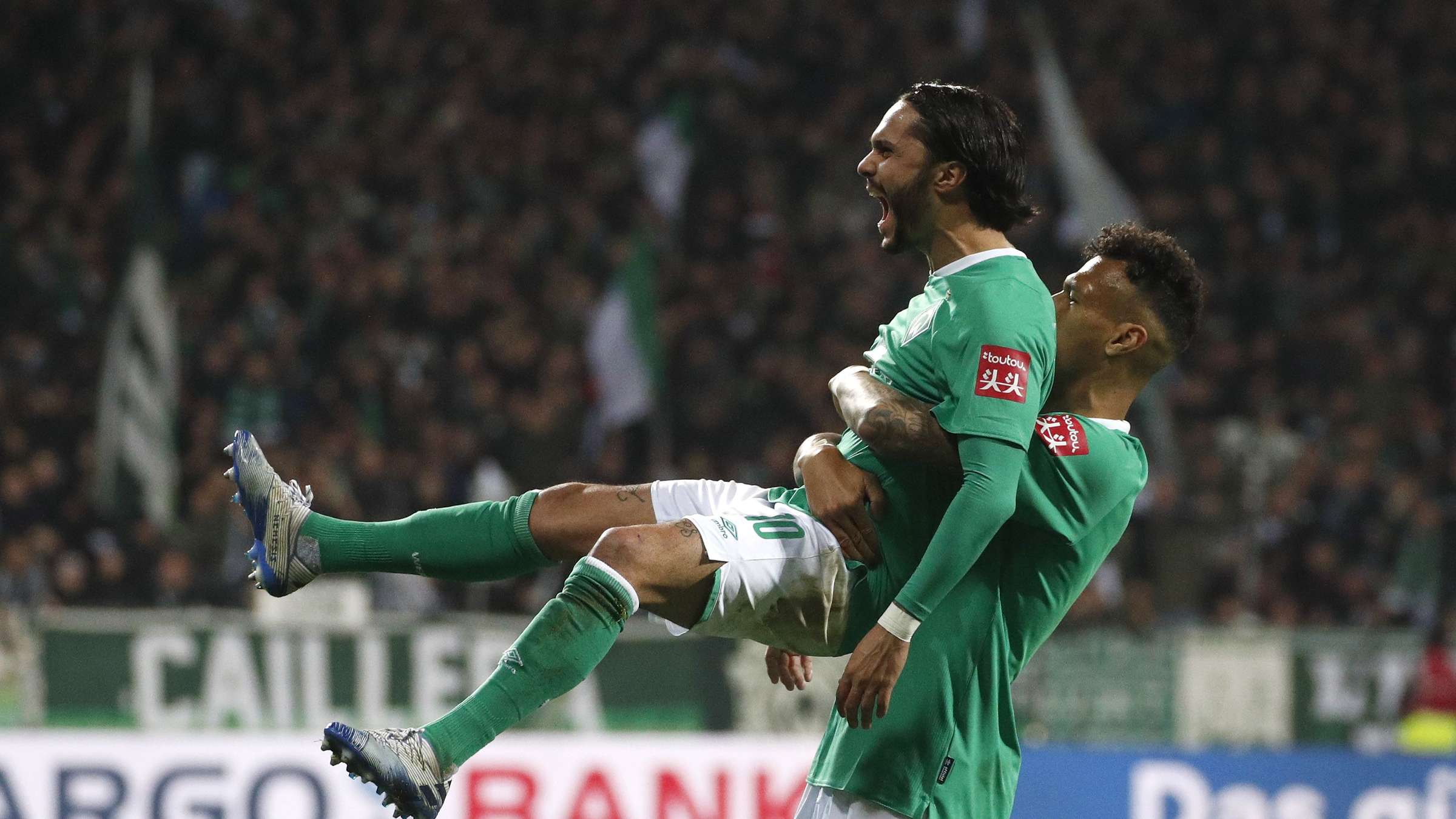 Η Γκολάρα που έστειλε την Ντόρτμουντ σπίτι της!(vid)