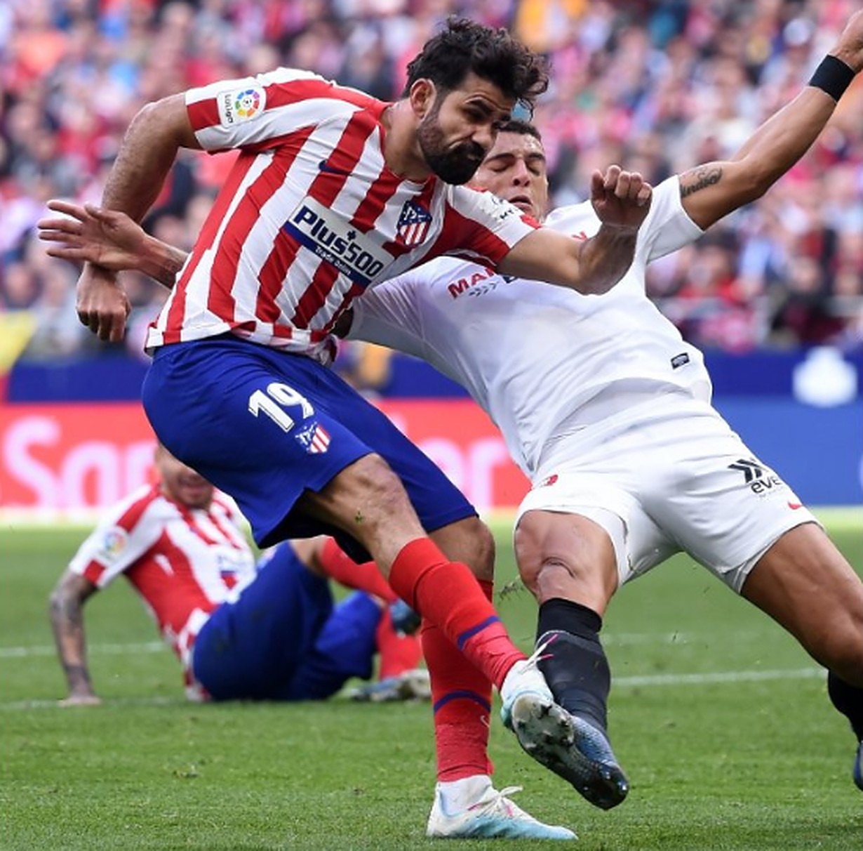 “Χ”ασούρα για Ατλέτικο, “χ”ρυσάφι για Σεβίλλη (vid)