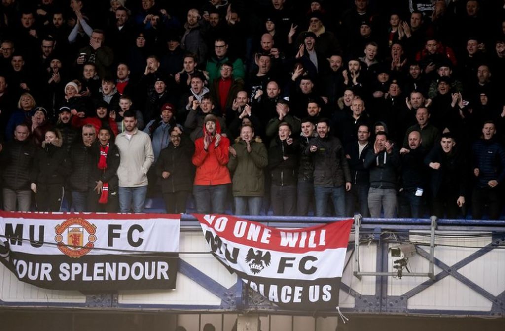 Η Γιουνάιτεντ πληρώνει όσους φίλους της ταξίδεψαν στην Αυστρία