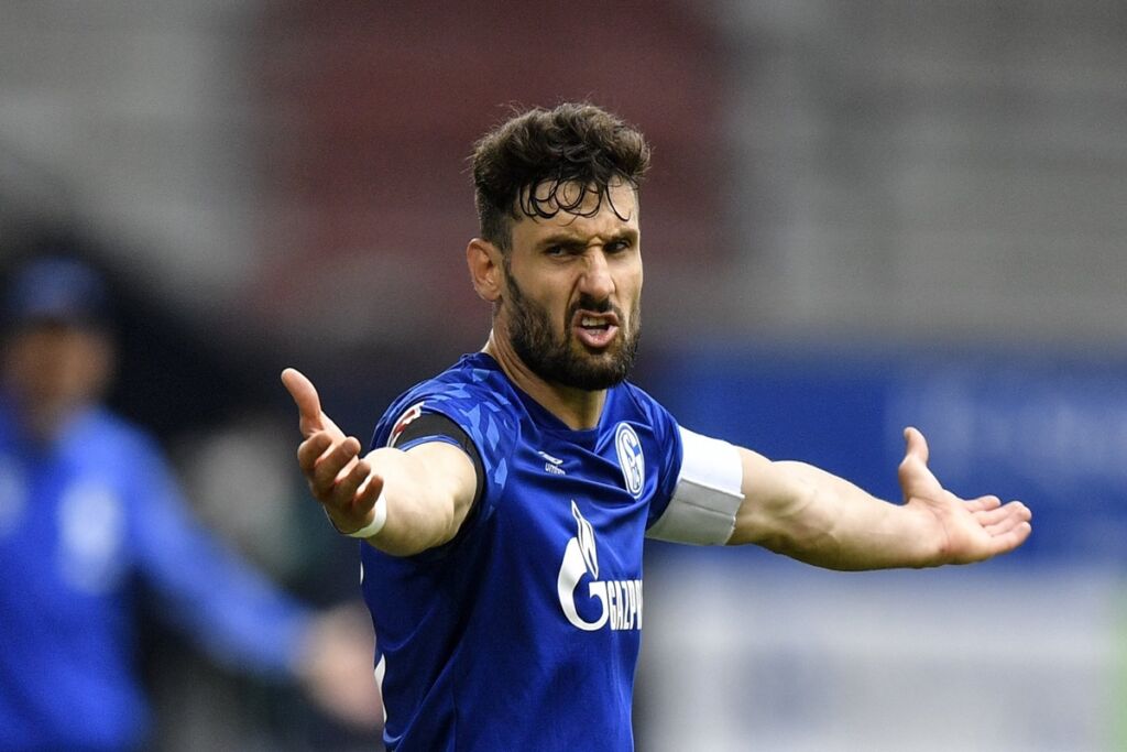 Κολλημένη στο βούρκο είναι η Σάλκε και δε μπορεί να βγει! (vids)