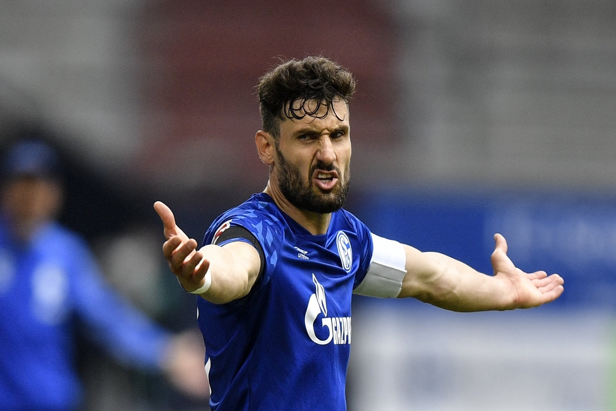 Κολλημένη στο βούρκο είναι η Σάλκε και δε μπορεί να βγει! (vids)