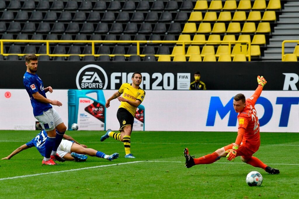 “Κατάπιε” την Σάλκε και κοιτάζει κορυφή η Ντόρτμουντ