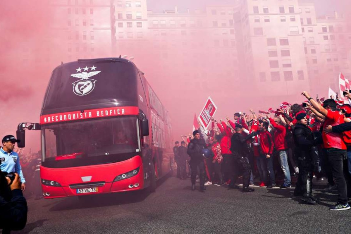 Μπενφίκα: 2 παίκτες στο νοσοκομείο μετά από επίθεση στο λεωφορείο