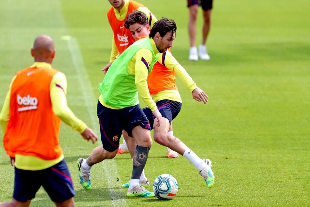 Ρε Μέσι λυπήσου τον, συμπαίκτης είναι! (vid)