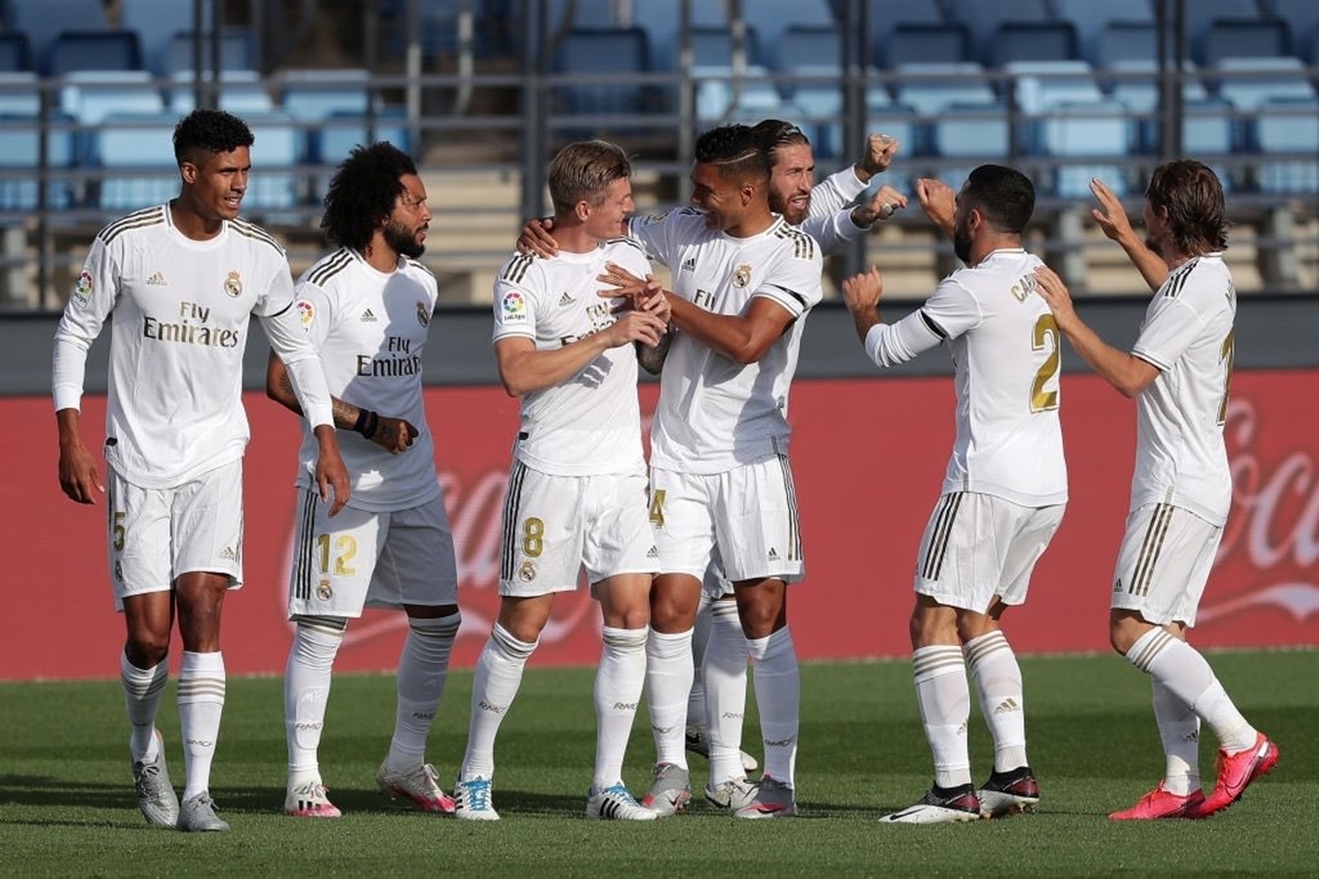 Κυνική τριάρα της Ρεάλ και συνεχίζει το κυνήγι (vid)