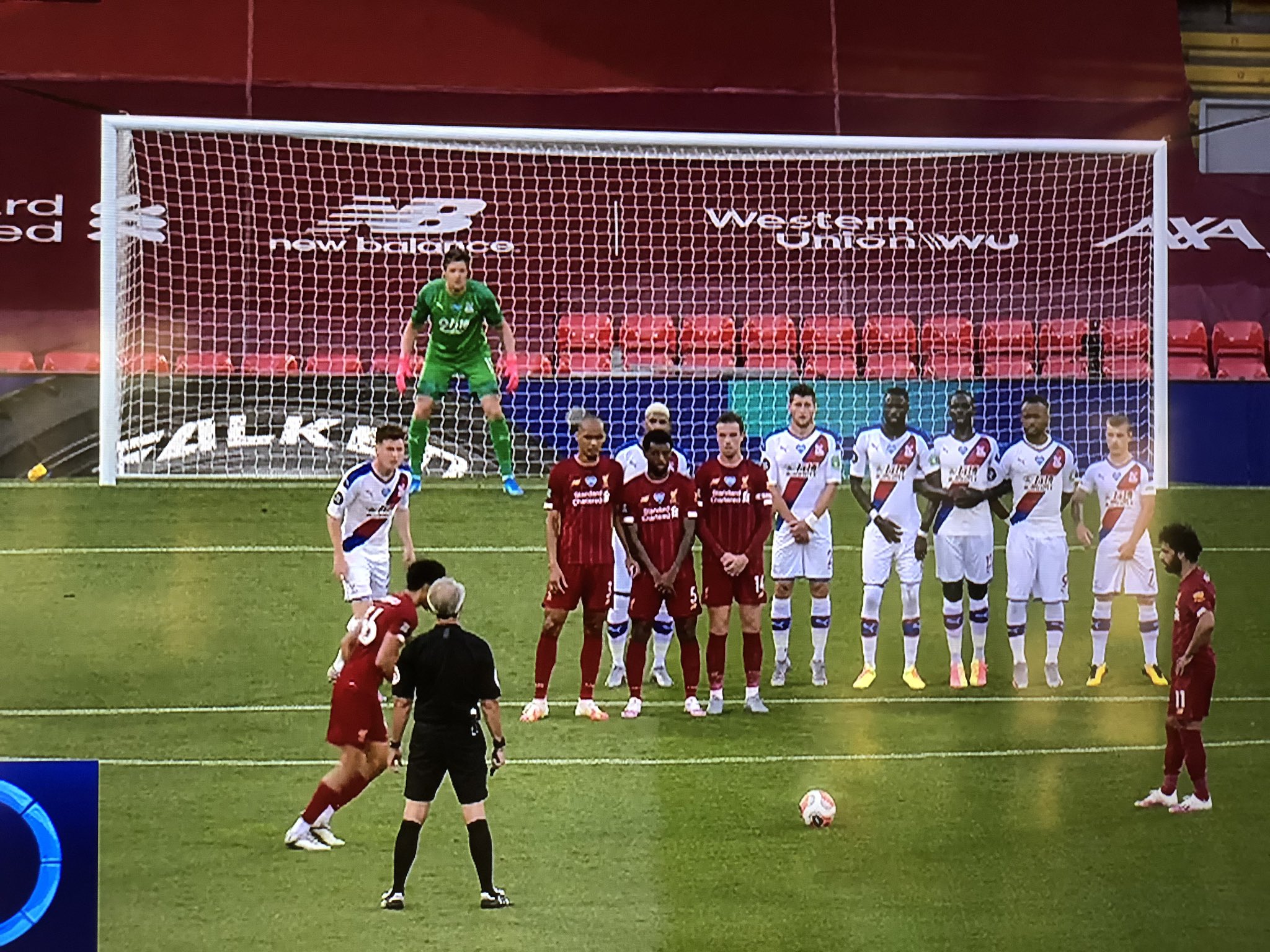 Τι γκολάρα με φάουλ έβαλες ρε Άρνολντ; (vid)