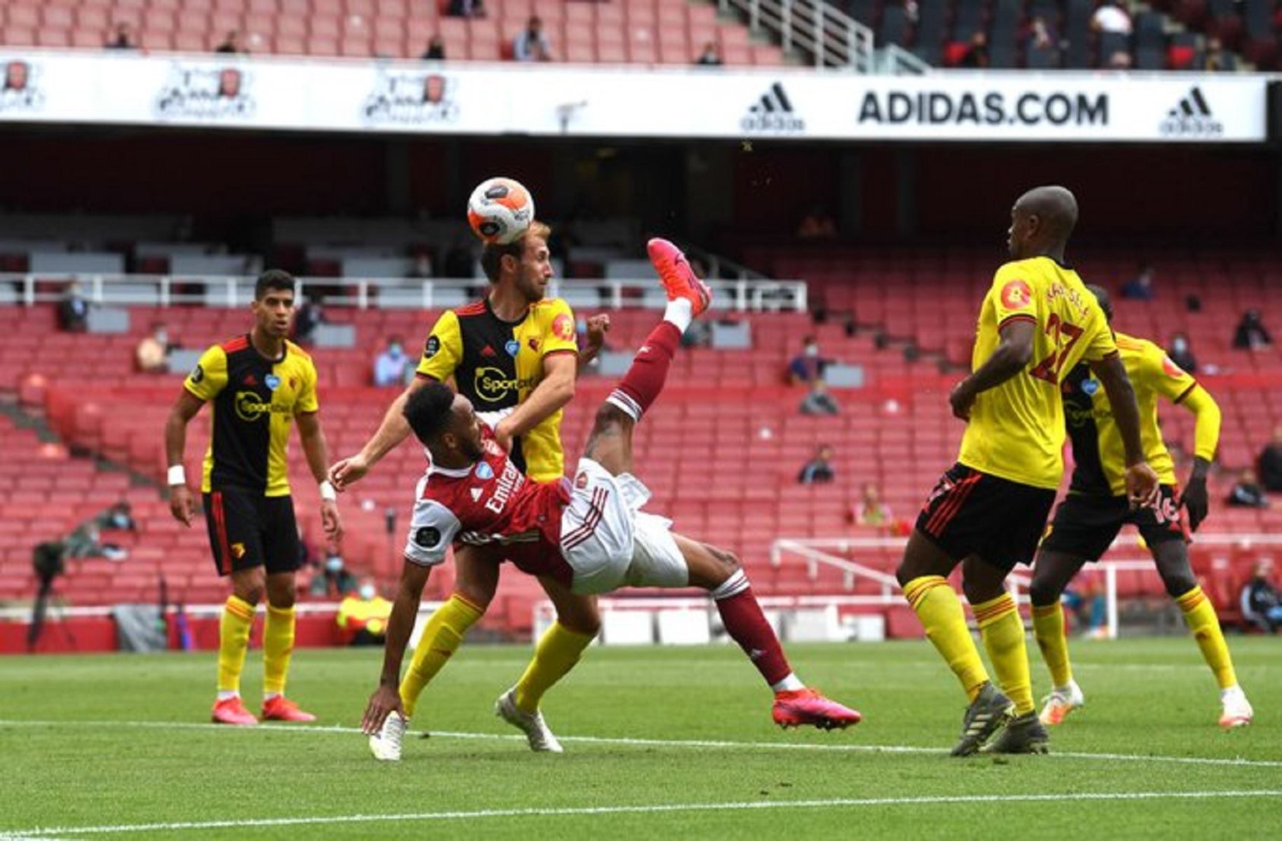 Απίθανο γκολ από τον Ομπαμεγιάνγκ με… «ψαλιδάκι»! (vid)