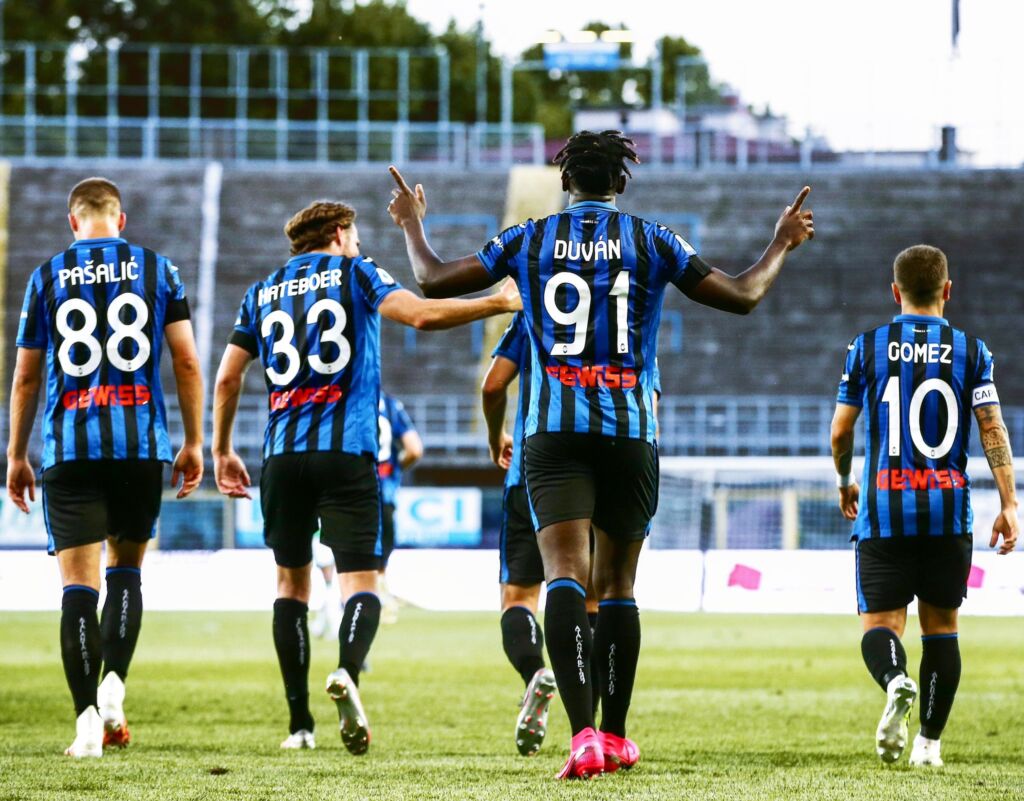 Κάνει πλάκα αυτή η Αταλάντα! Καθάρισε και τη Νάπολι!