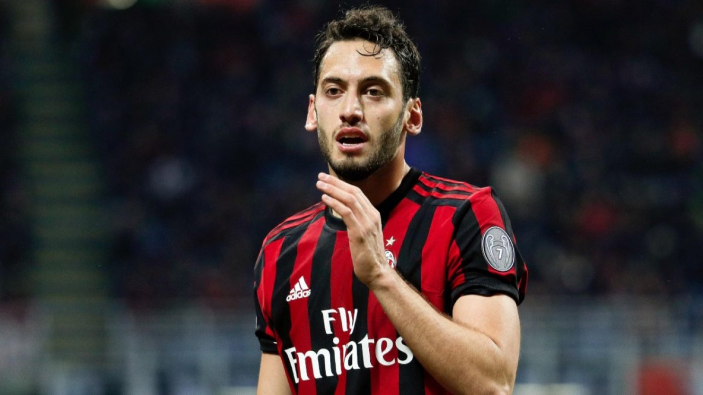 Τσαλχάνογλου: «Αγαπώ την Μίλαν, αλλά κοιτάζω το μέλλον μου»