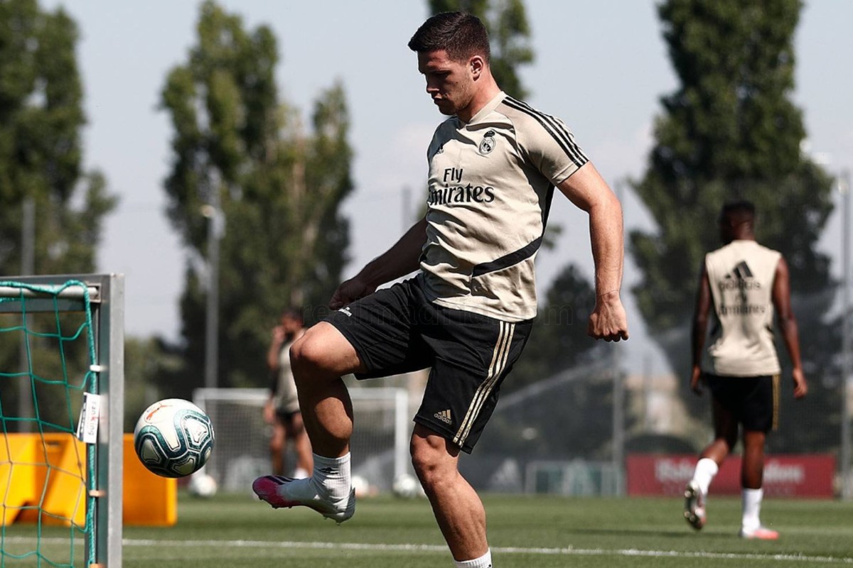 Γιόβιτς: “Πέταξε” στην προπόνηση με αεροπλανικό (vid)