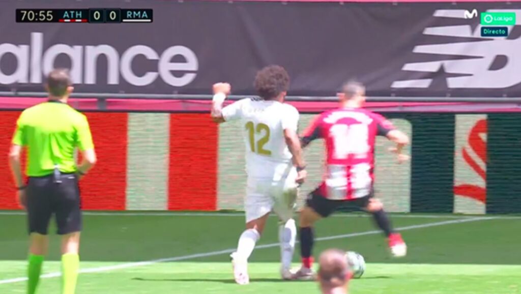 Μουνιαΐν: “Είδατε όλοι τι έγινε. Οι διαιτητές κοιτάζουν το VAR όποτε τους συμφέρει”!