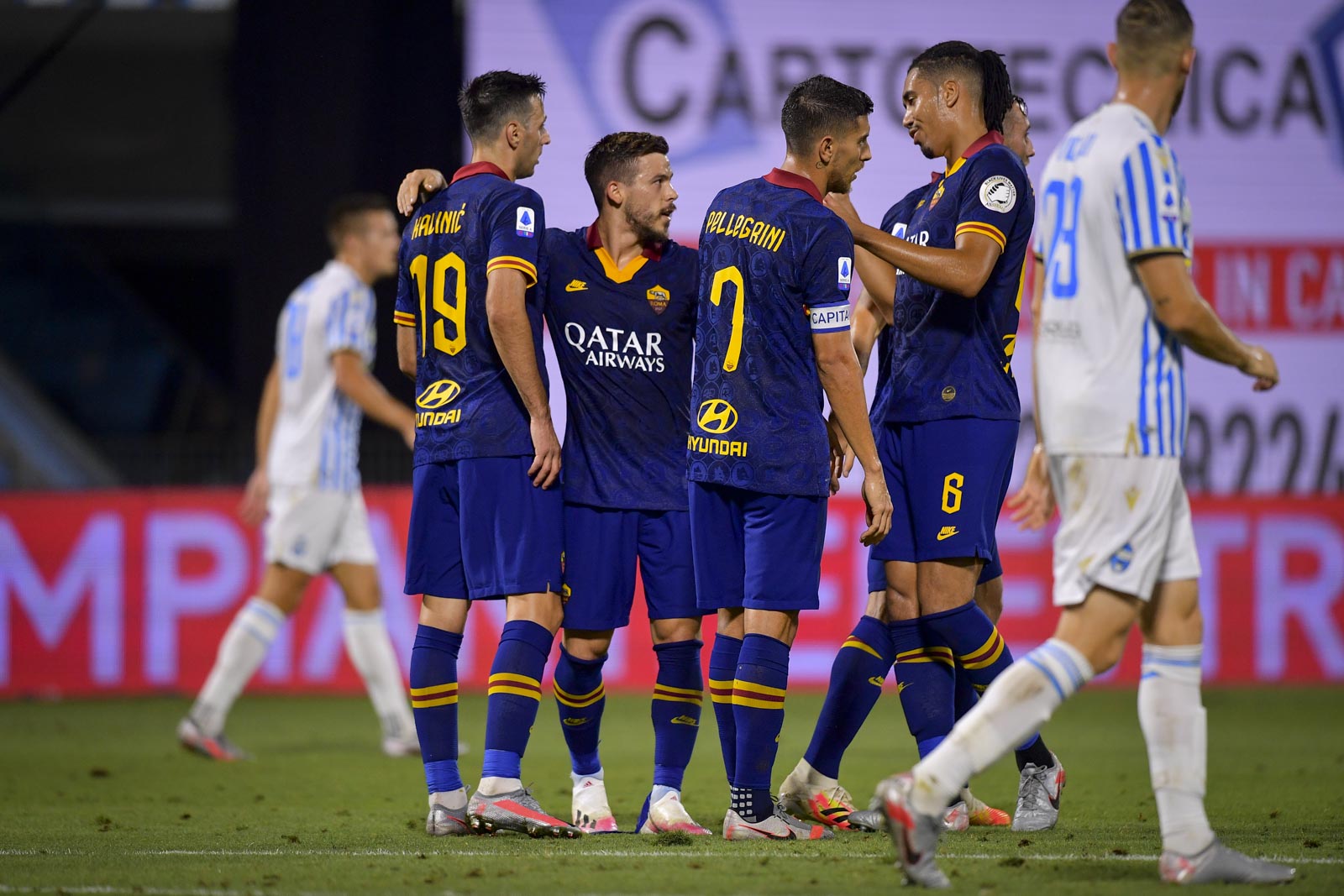 Ξετύλιξε το δώρο της Νάπολι και στέριωσε στην 5αδα η Ρόμα (vid)