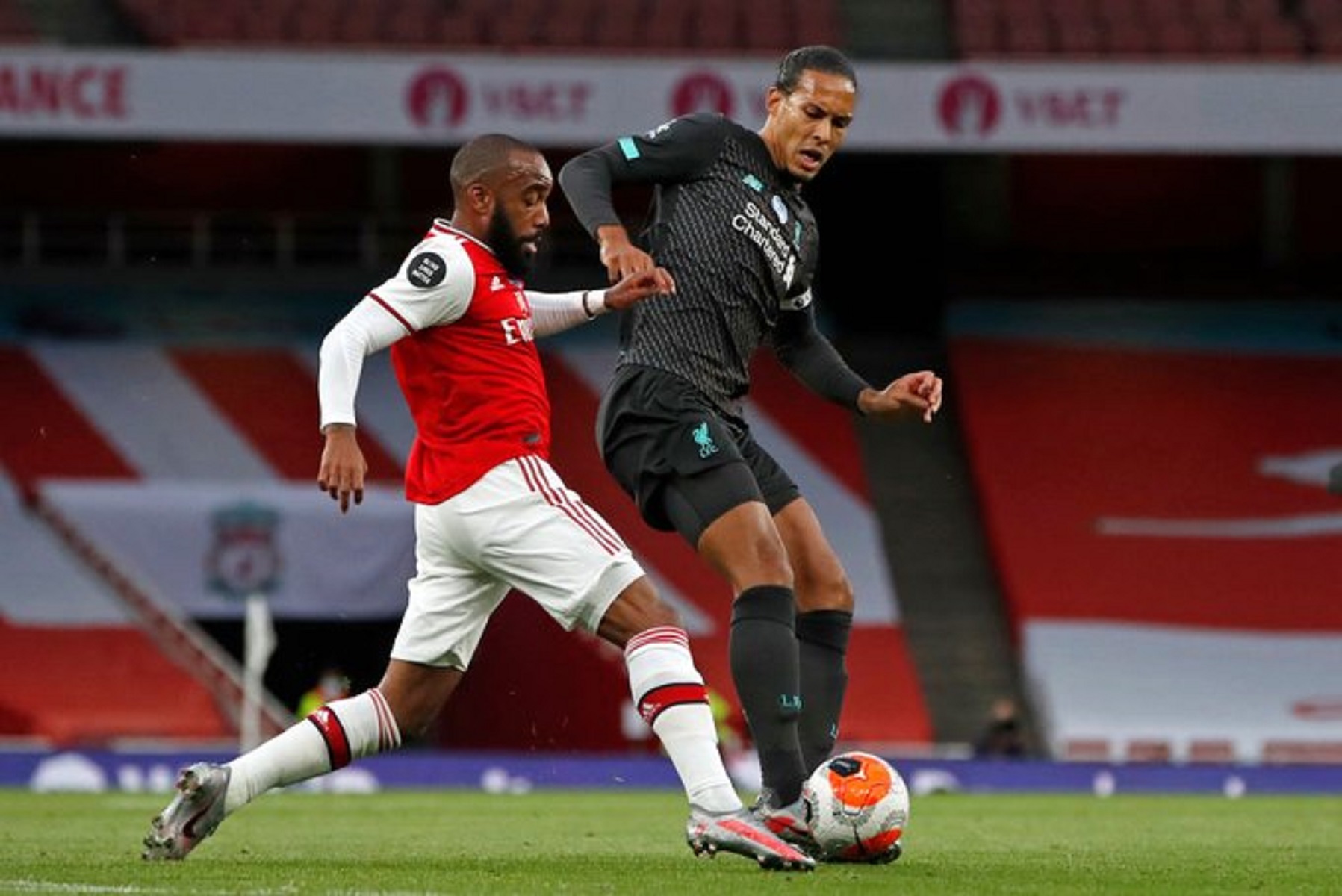 «Γκέλα» από τις λίγες για Φαν Ντάικ – Τιμώρησε ο Λακαζέτ (vid)