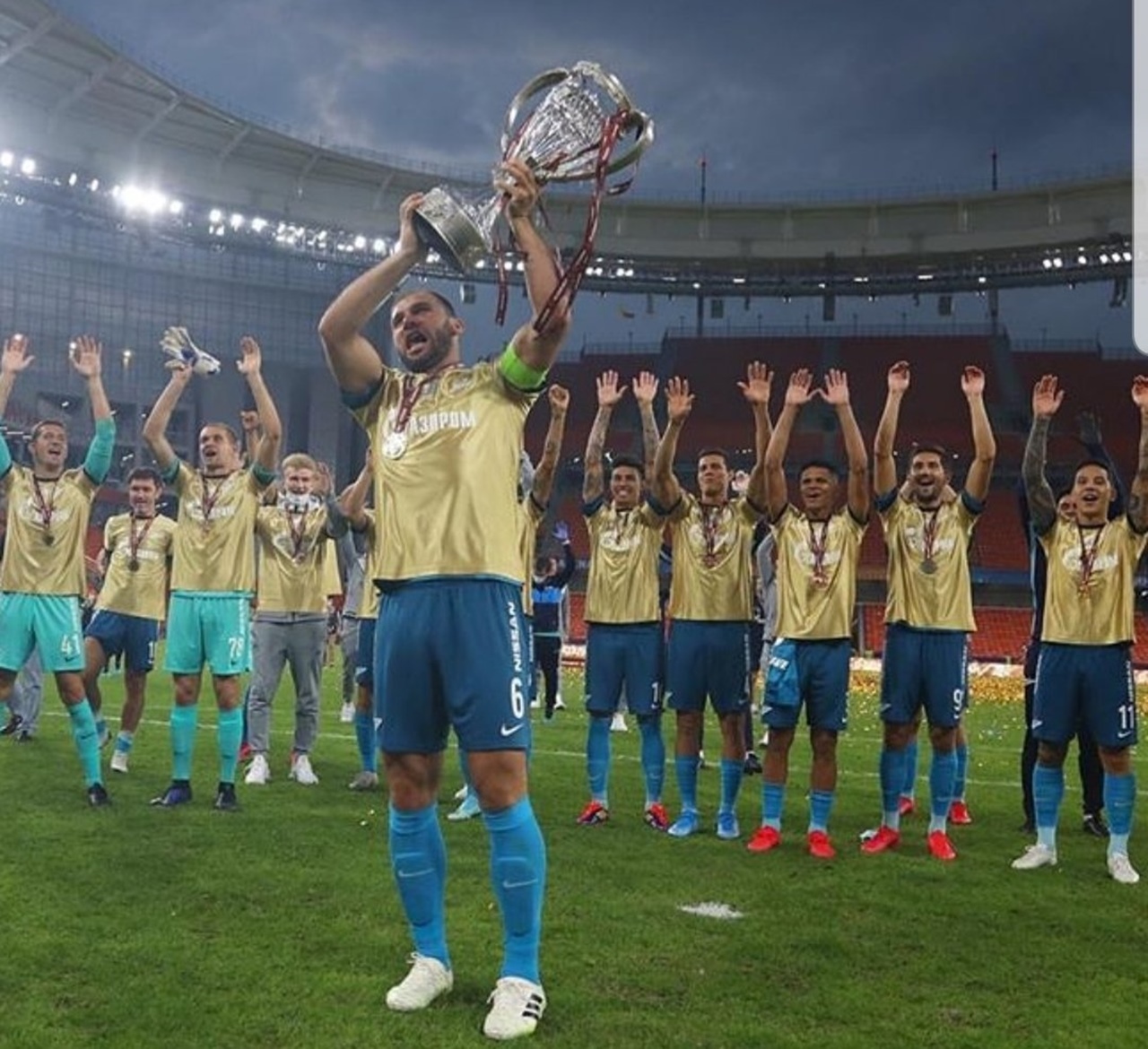 Από την πολλή τη βότκα έριξαν την… κούπα οι παίκτες της Ζενίτ! (vid)