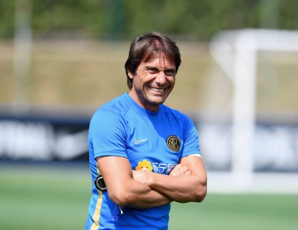 O Κόντε στη προπόνηση της Ίντερ